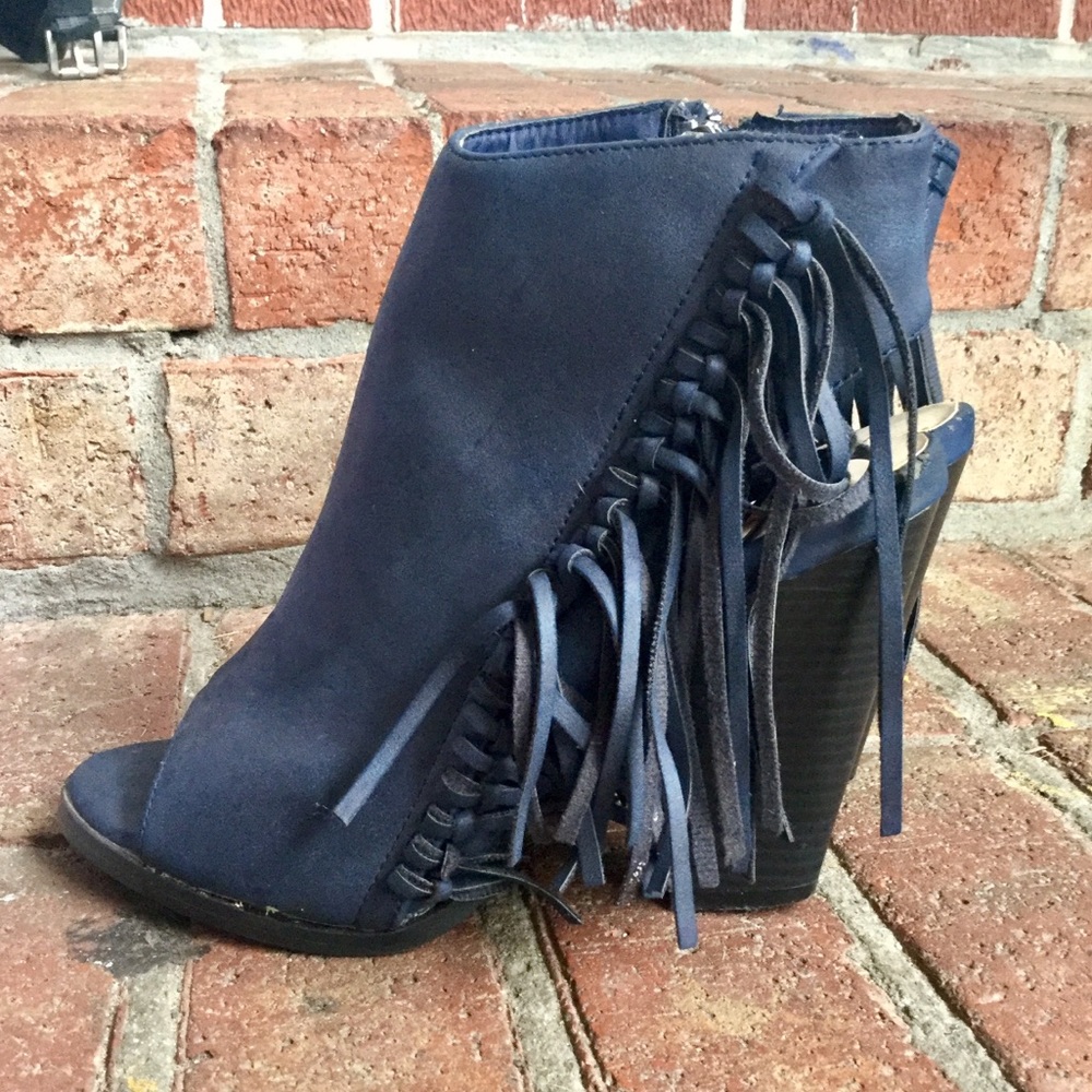 C-label open toe navy shoes NWT 7.5 fringe